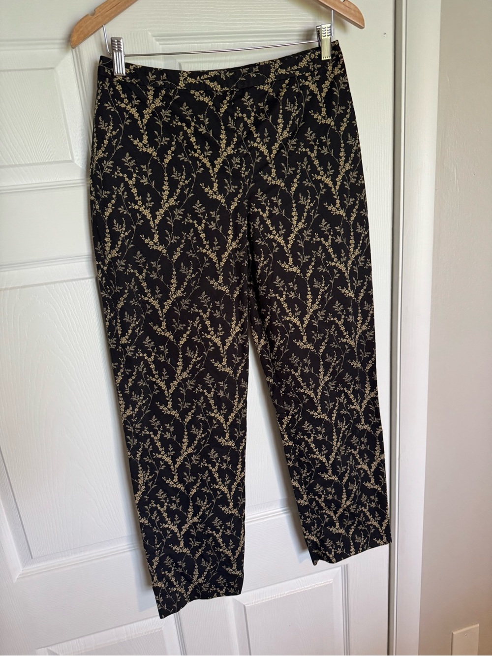 ann taylor black floral ankle pants size 8